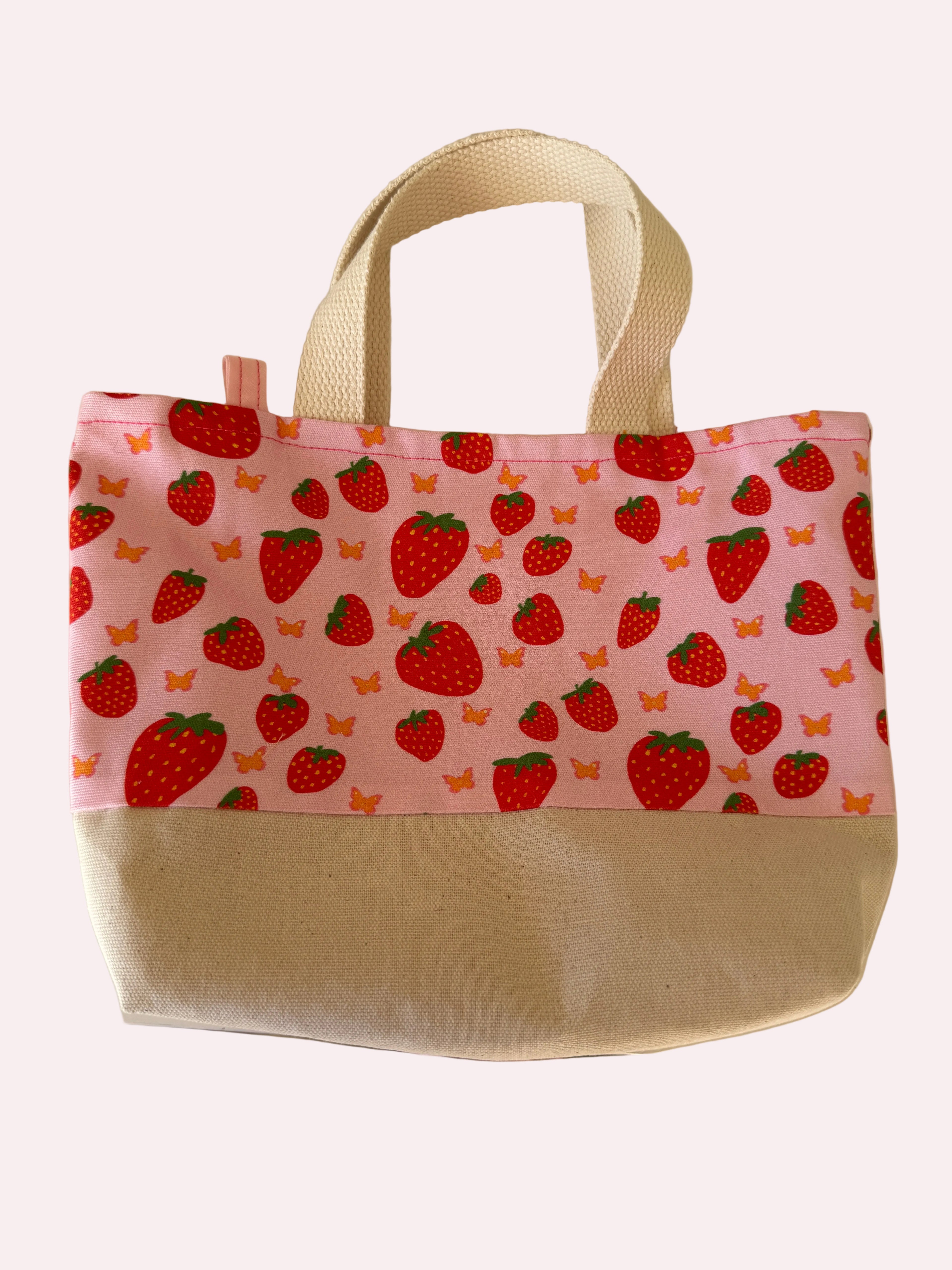 Tote bag with strawberry pattern on a pink background 